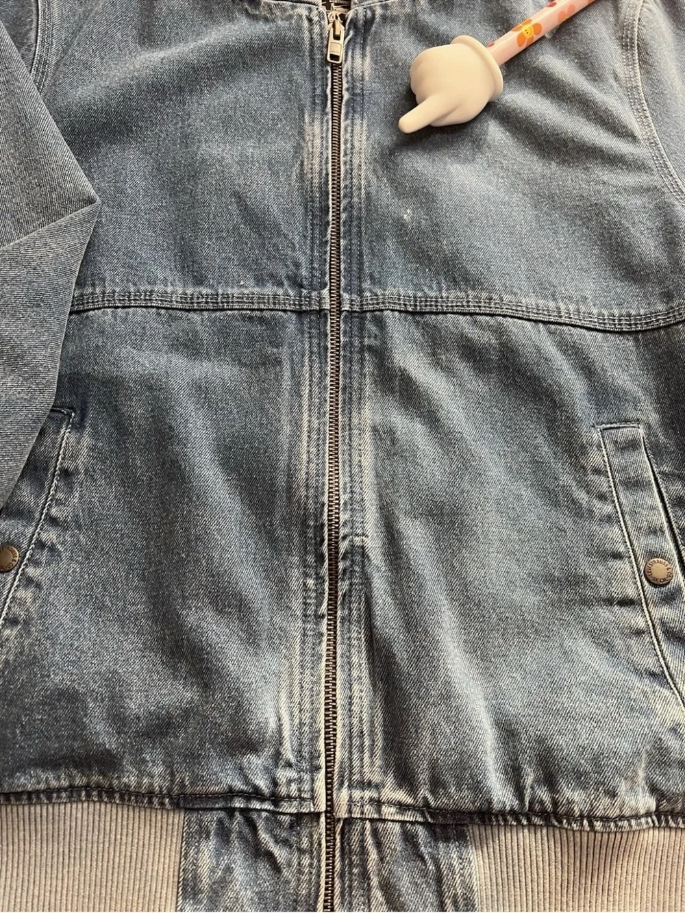 Levi’s Men’s Hooded Denim Jacket Medium NWOT – Indigo Zip Front – LM40C972